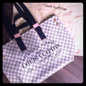 Louis Vuitton Purse!